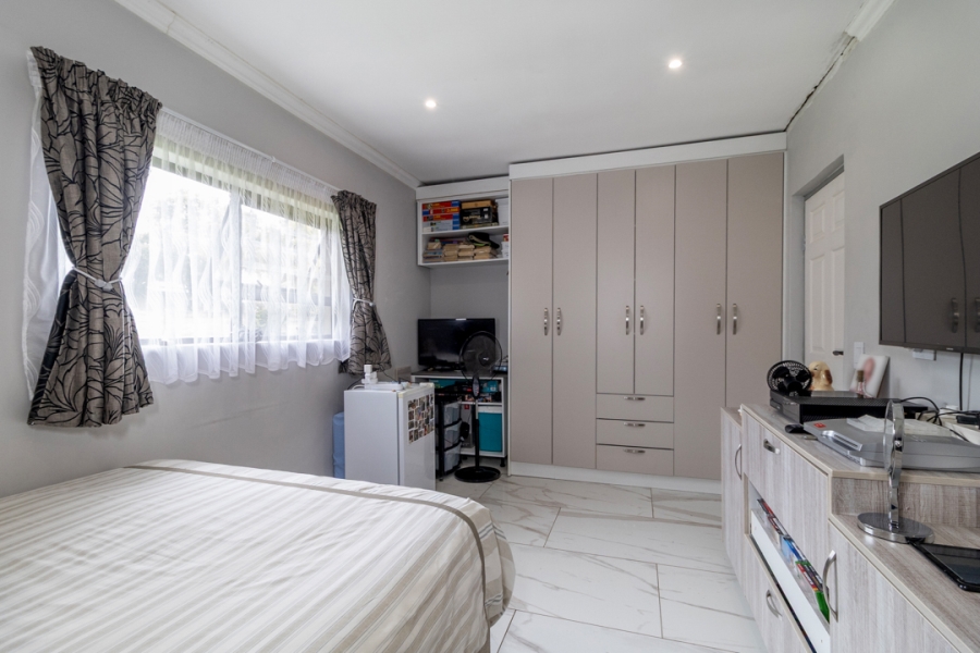 8 Bedroom Property for Sale in Ifafi North West